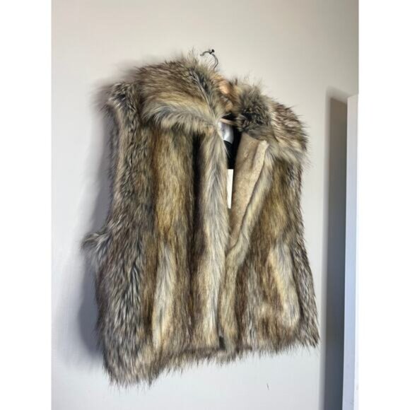 NWT A.L.C. Naya Faux Fur Vest  Point Collar And Sleeveless Brown Coyo Sz: Medium - Picture 3 of 7